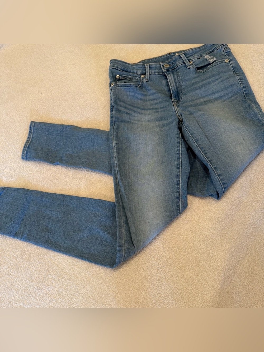 711 Levi's Light Blue Skinny Women’s Jeans 32” inseam